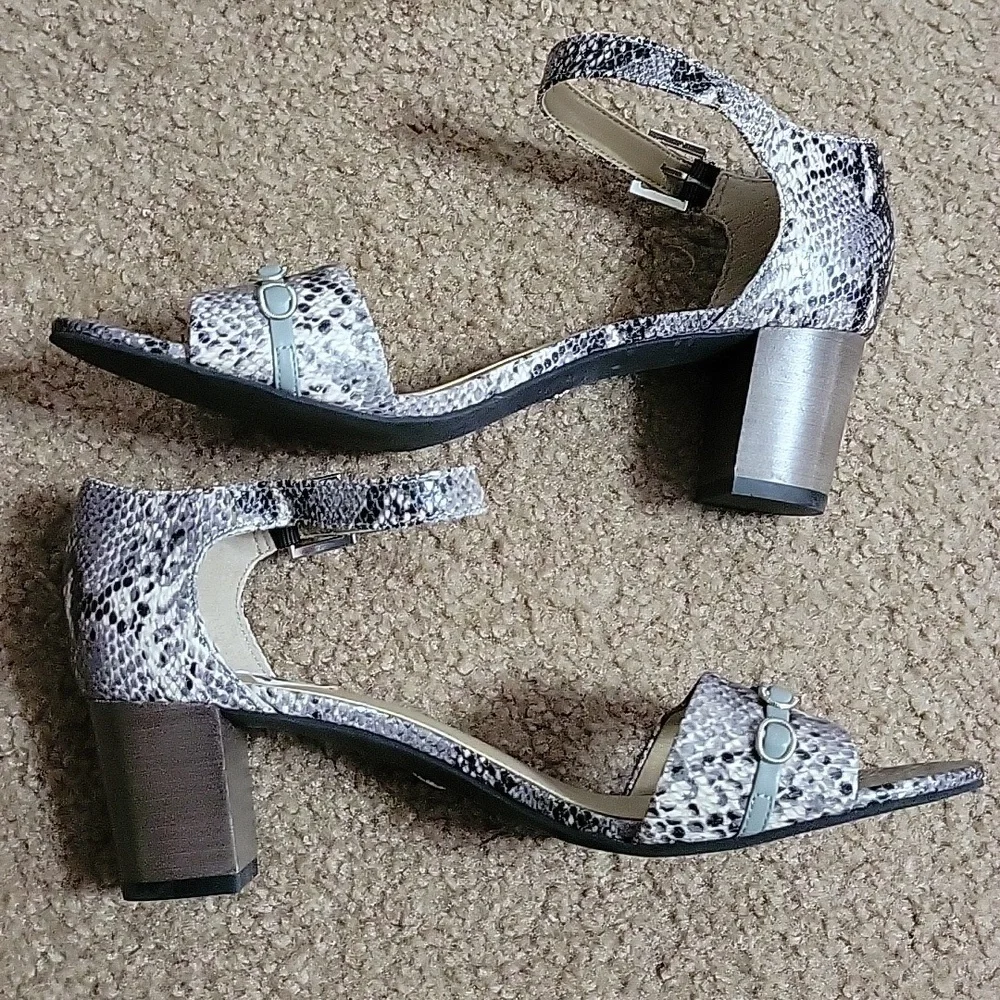 Judith Ripka Grey Snakeskin Leather Sandle Size 9.5 M - Picture 3 of 13